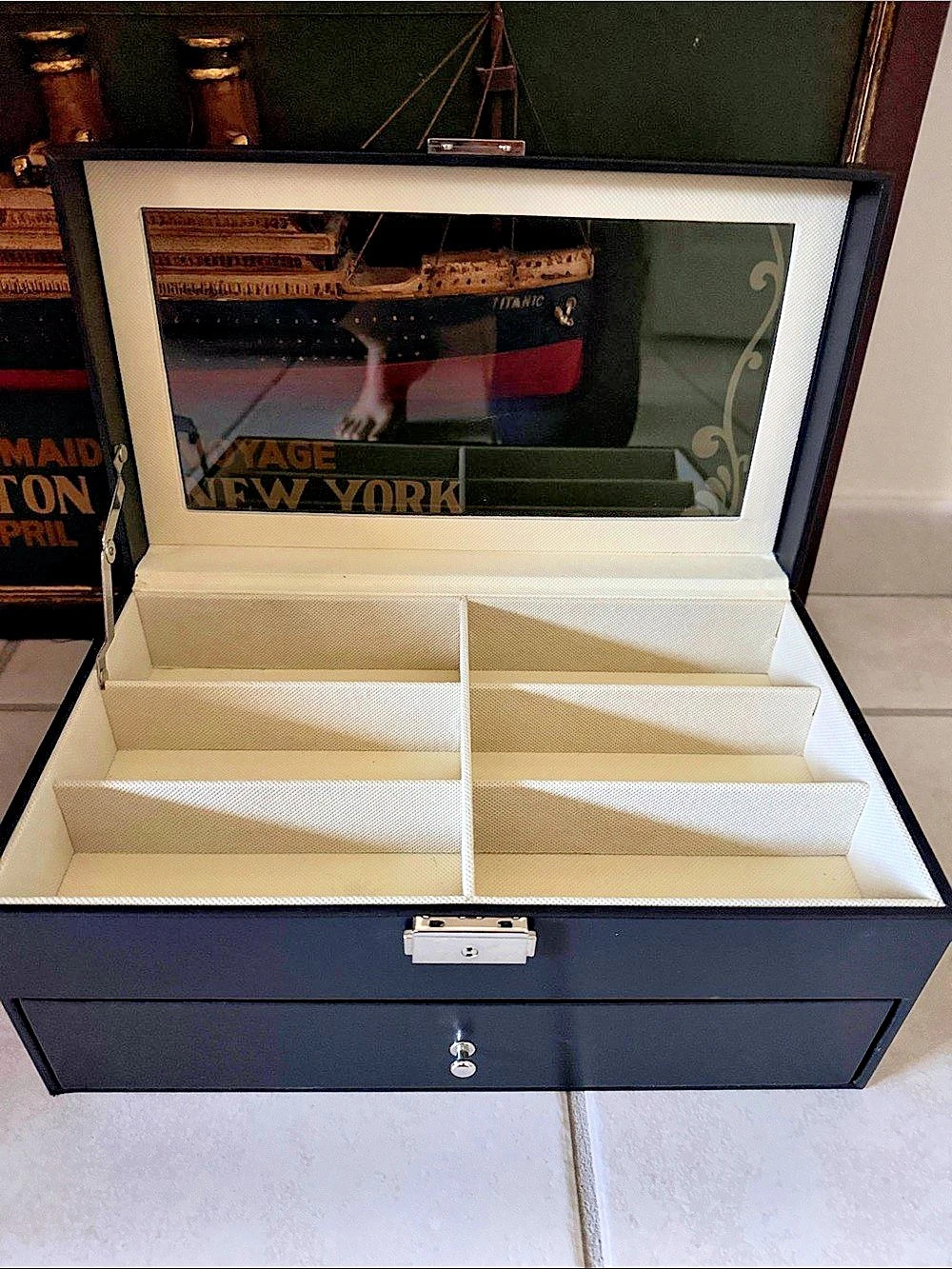 Black Glass-Top Sunglasses / Jewelry Organizer